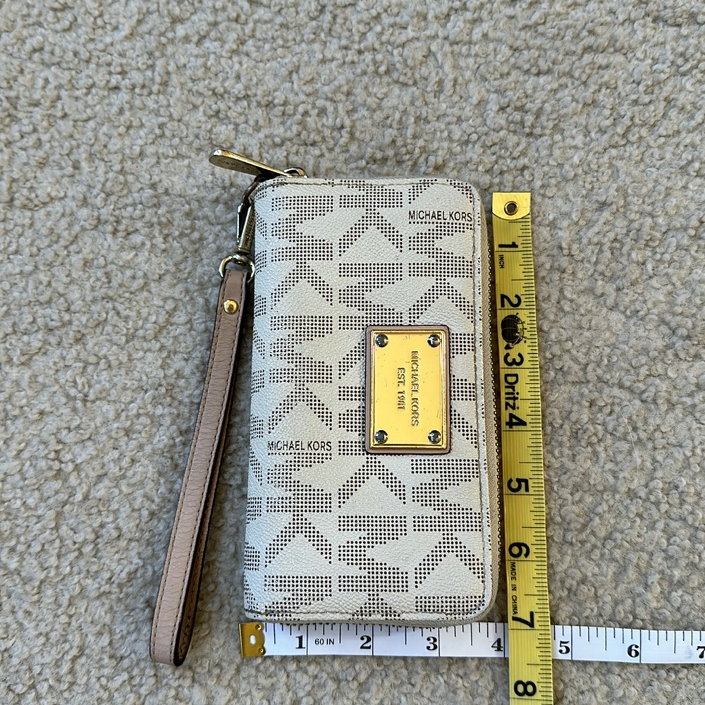 MK Signature Logo Long Wallet / Wristlet - Picture 17 of 17